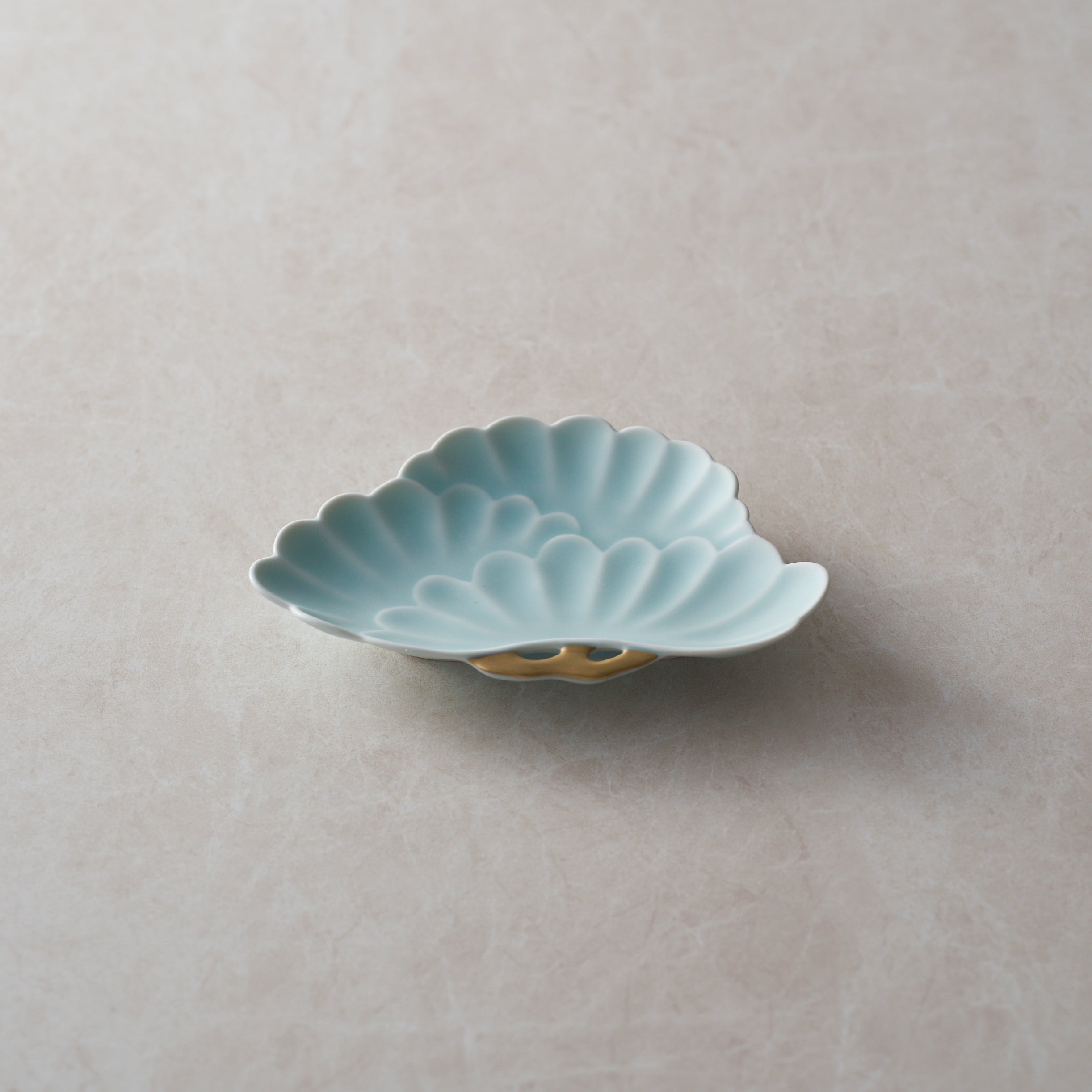 畑萬陶苑 モイスト青磁 菊割皿 15cm / 19cm | 有田焼 山忠