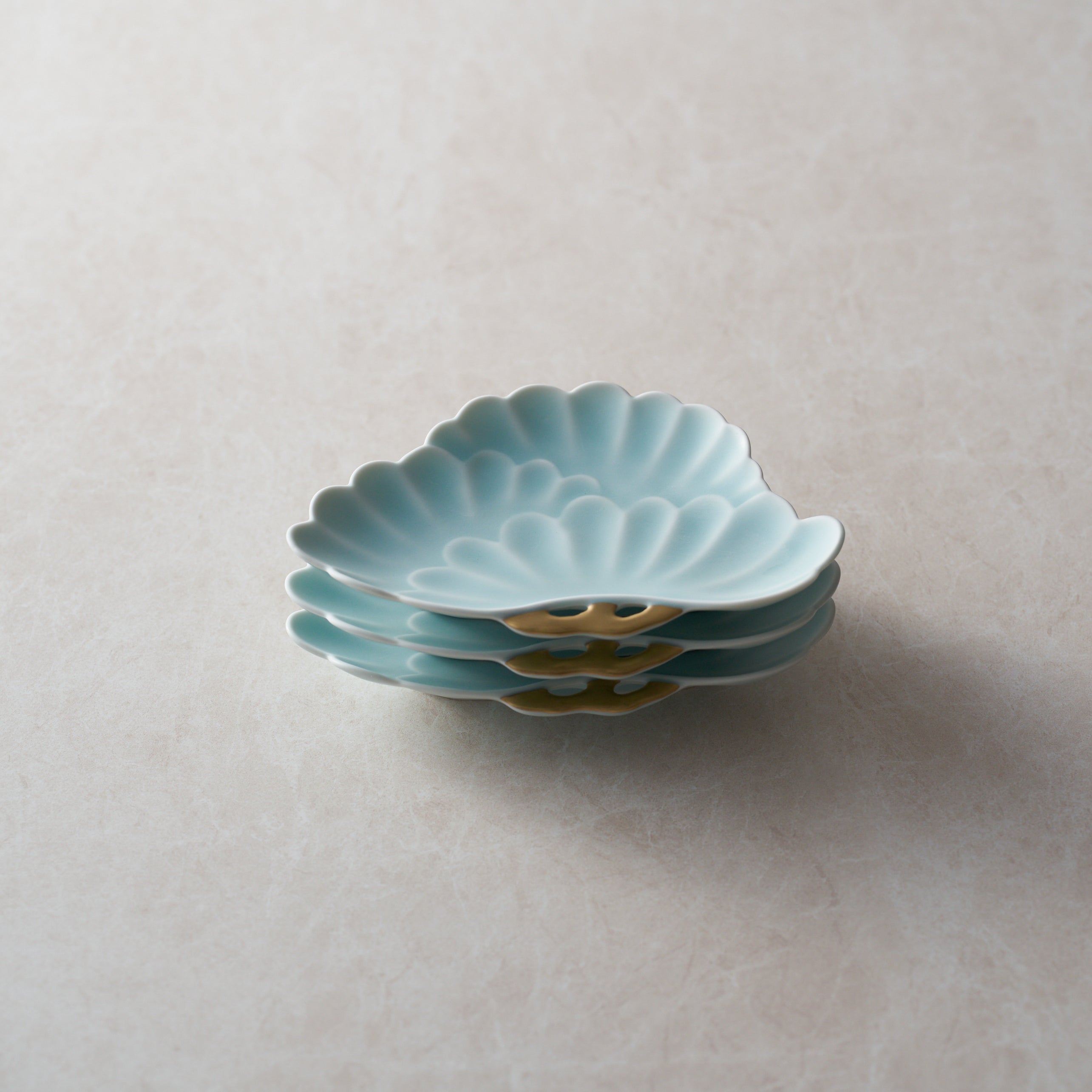 畑萬陶苑 モイスト青磁 菊割皿 15cm / 19cm | 有田焼 山忠