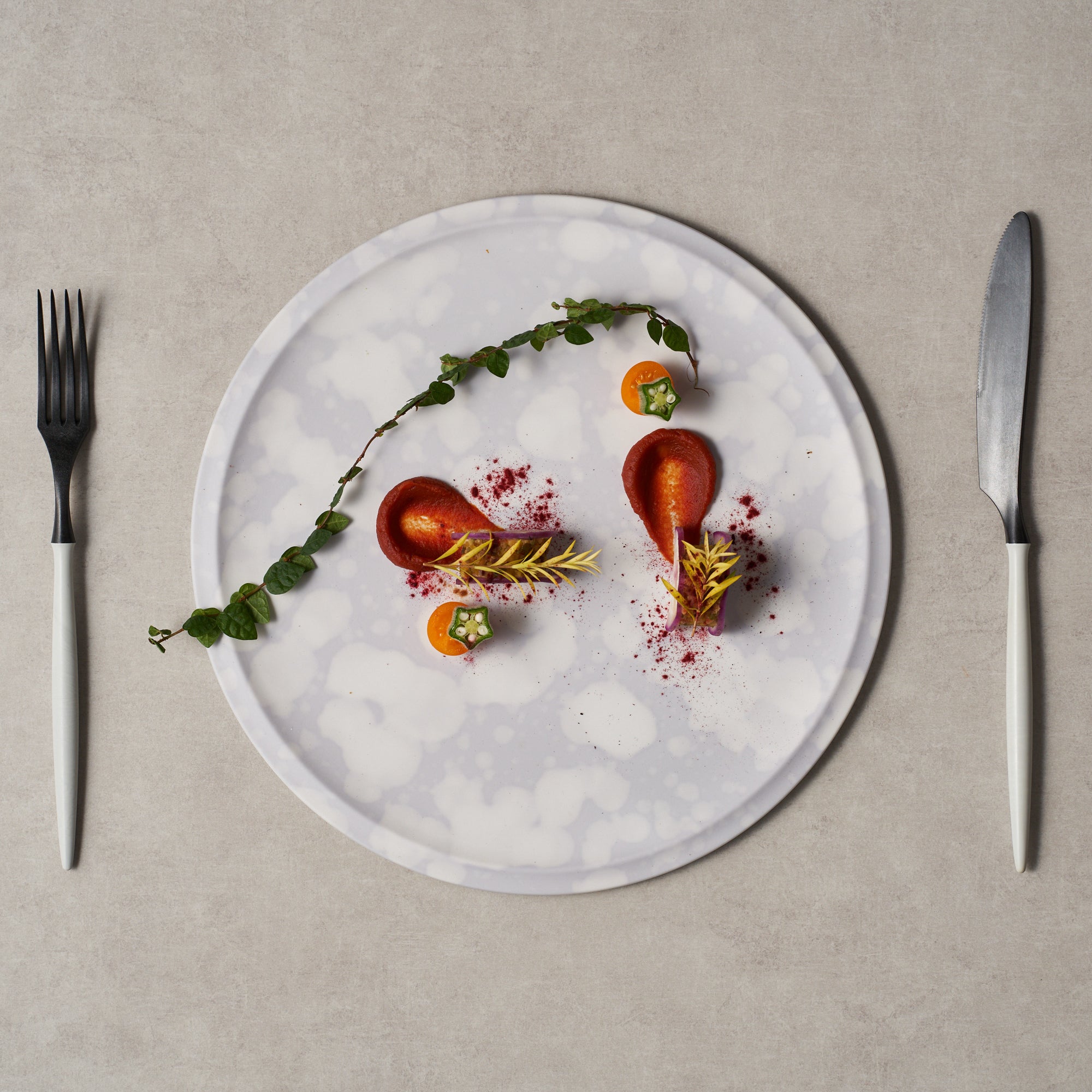 Flat plate with rim ⌀26cm -Gray Blast- | 畑萬陶苑 ONLINE SHOP
