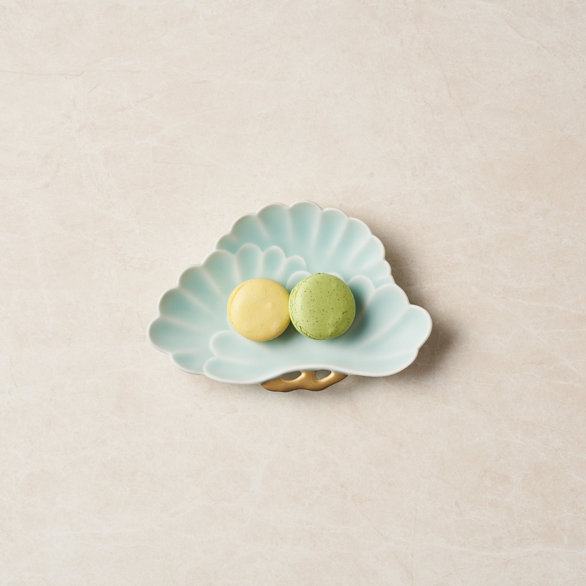 畑萬陶苑 モイスト青磁 菊割皿 15cm / 19cm | 有田焼 山忠